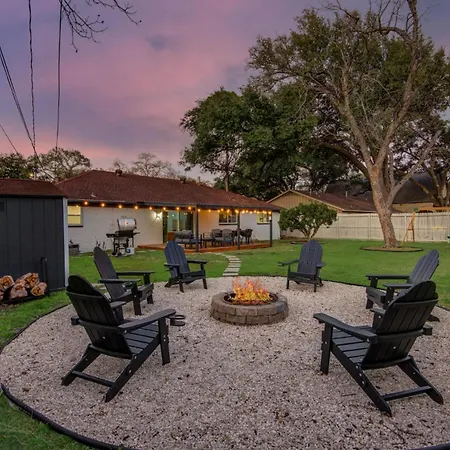 4-Bd Mid-Modern Century With Firepit & Playground Villa